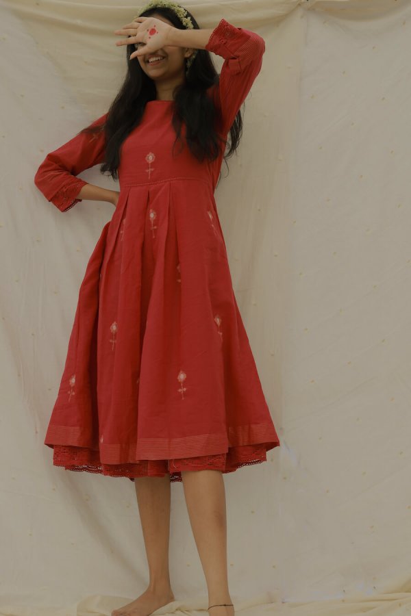 Box Pleat Dress Red Zari